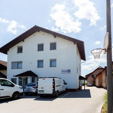 Daire In The Village Petrovče